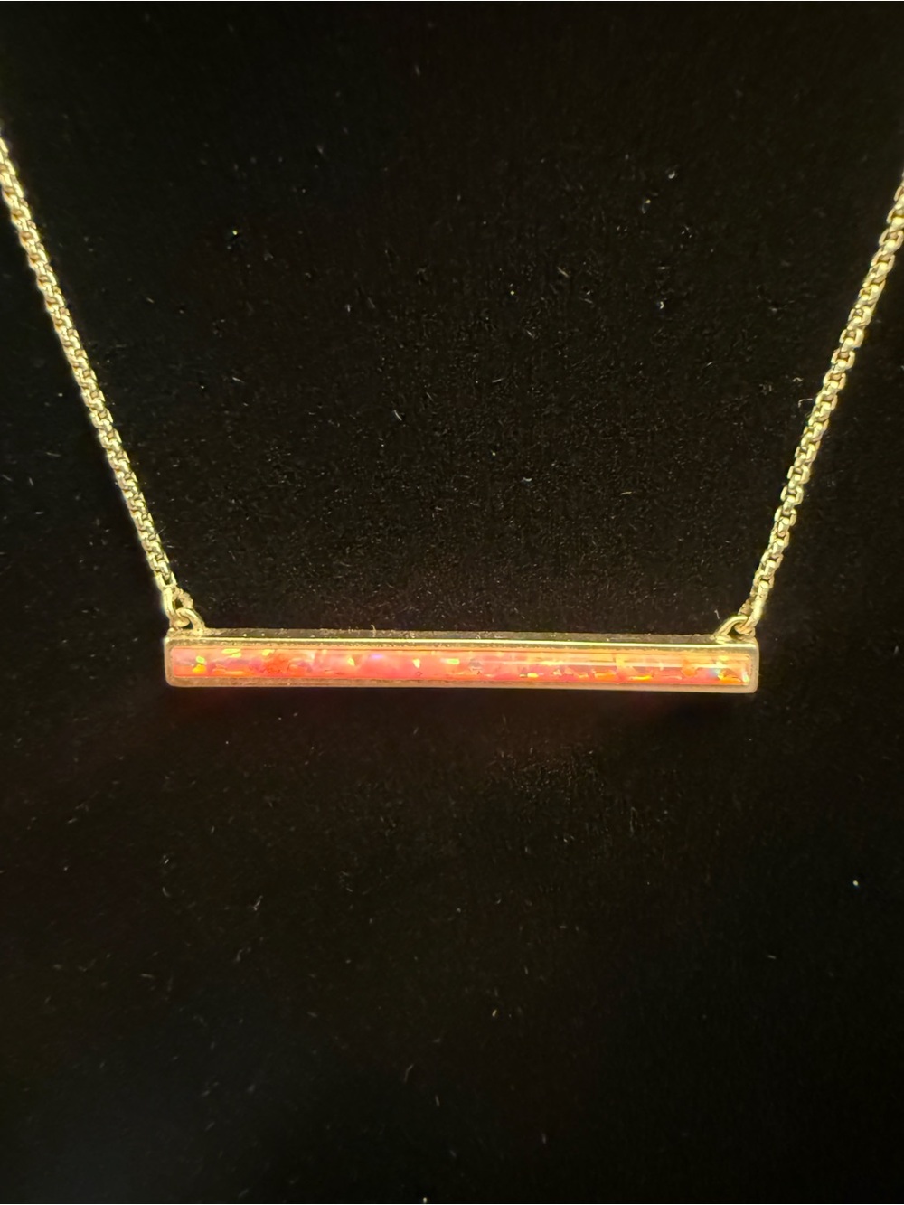 Kendra Scott Kelsey Gold Pendant Necklace in Coral Pink Kyocera Opal - Picture 8 of 9